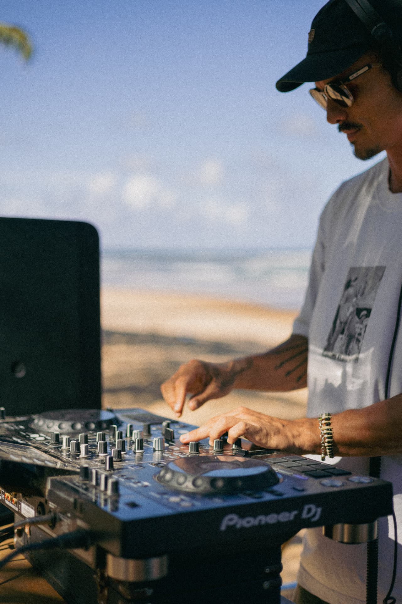 CALLORE DJ at the decks in an open-air set by the sea